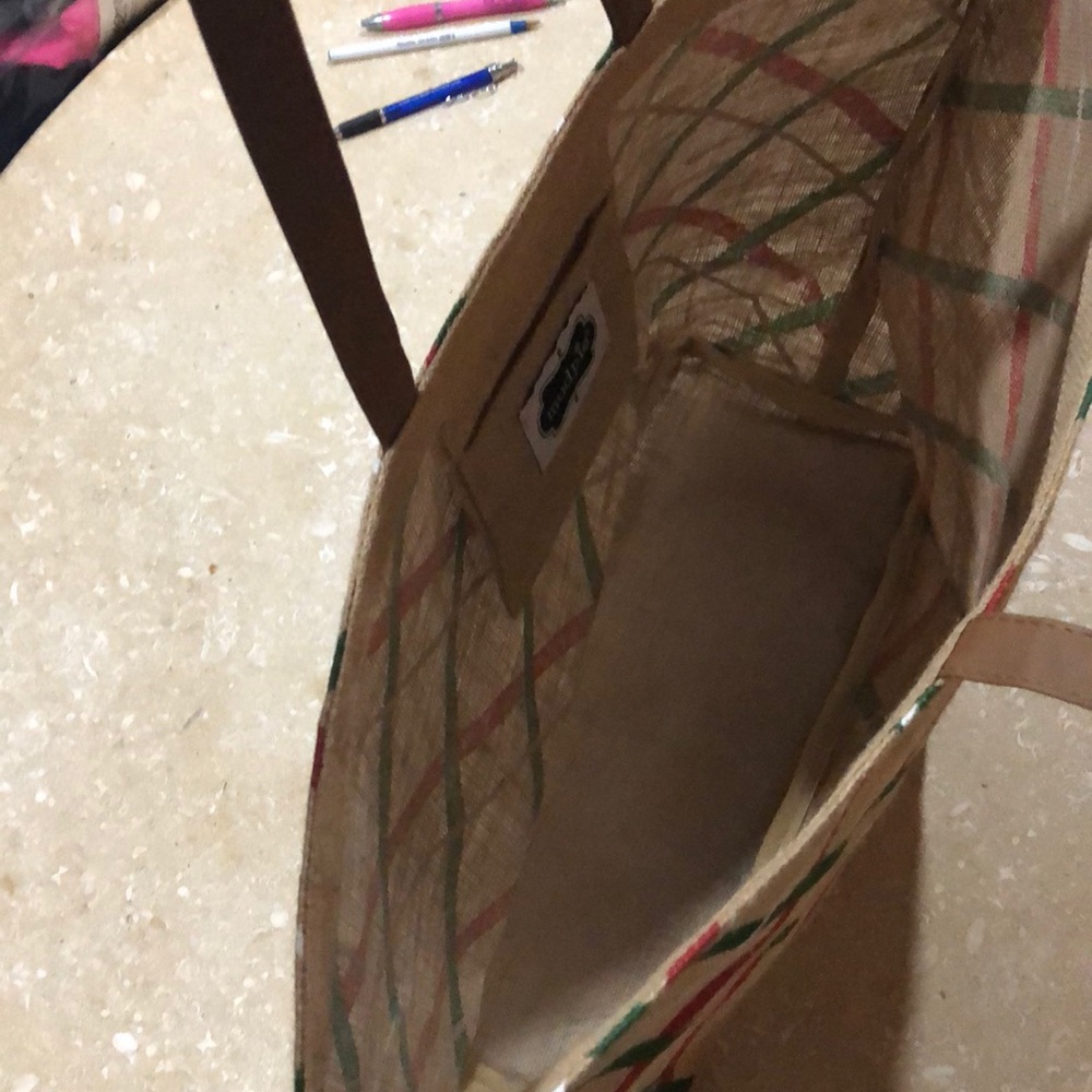 Adorable Christmas looking tote - Picture 2 of 3